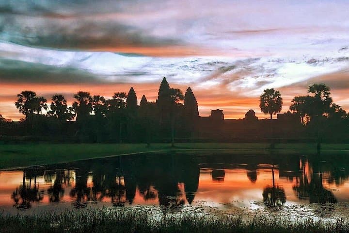 Angkor Wat Sunrise and Cycling Tour: Sunrise, Temples & Backroad Bike Loop