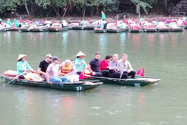Day Trip to Ninh Binh: Trang An Boat Ride & Hang Mua Peak photo 5