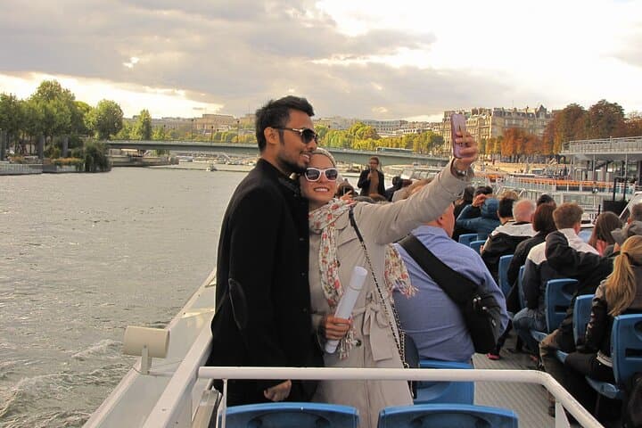 Seine River Dinner Cruise: Paris Night Views & Three-Course Cocotte Experience photo 5