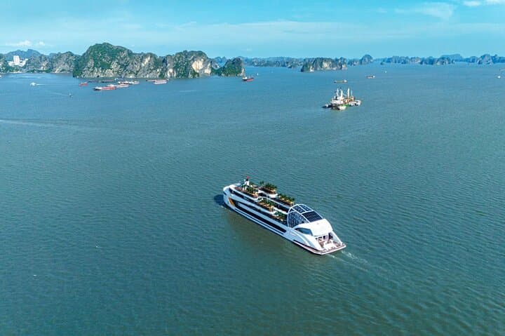 Ha Long Bay Luxury Day Cruise: 6-Star Pool, Buffet & Cave Exploration photo 2