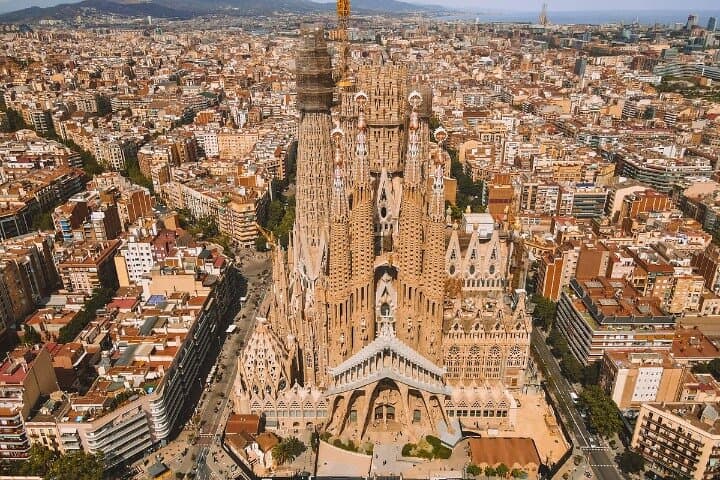 Barcelona Christmas Lights Self-Guided Walking Tour Guide photo 2