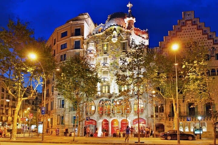 Barcelona Christmas Lights Self-Guided Walking Tour Guide photo 4