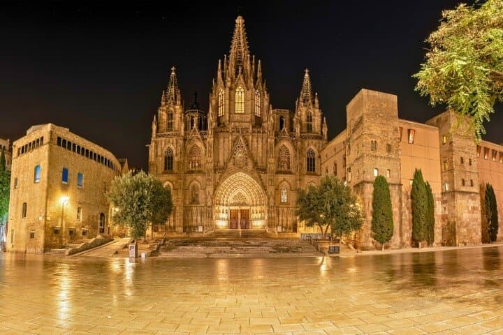 Barcelona Christmas Lights Self-Guided Walking Tour Guide photo 6