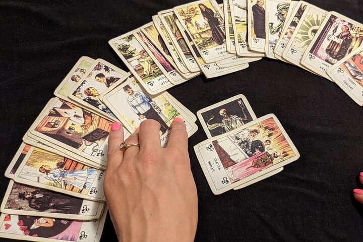 Prague Fortunetelling Workshop and Witch Shop Visit — Learn Gypsy Card Reading with a Local Reader photo 3