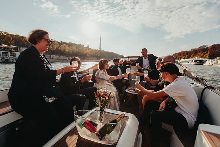 Private Seine Cruise from the Louvre — Champagne & Monument Views photo 3