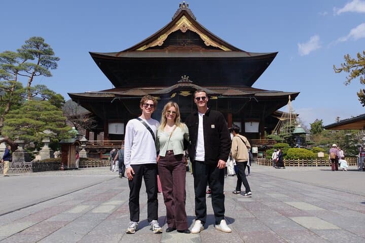 Snow Monkeys, Sake & Hokusai: Day Trip from Nagano photo 4