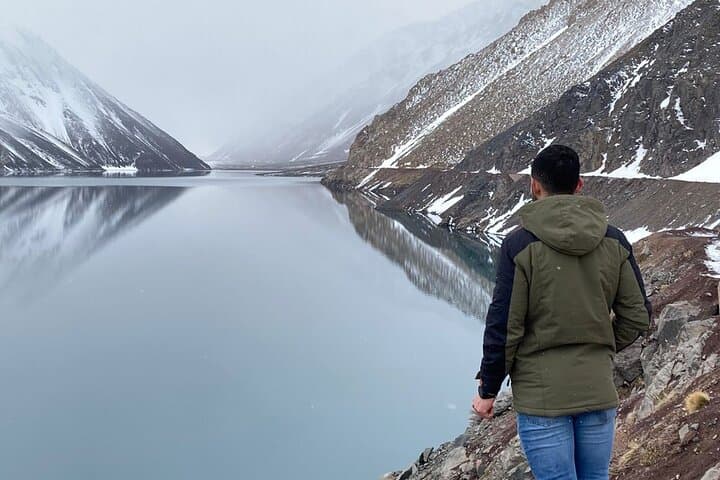 El Yeso Reservoir Wine Tasting Picnic from Santiago: Cheeseboard & Casa de Chocolate photo 2