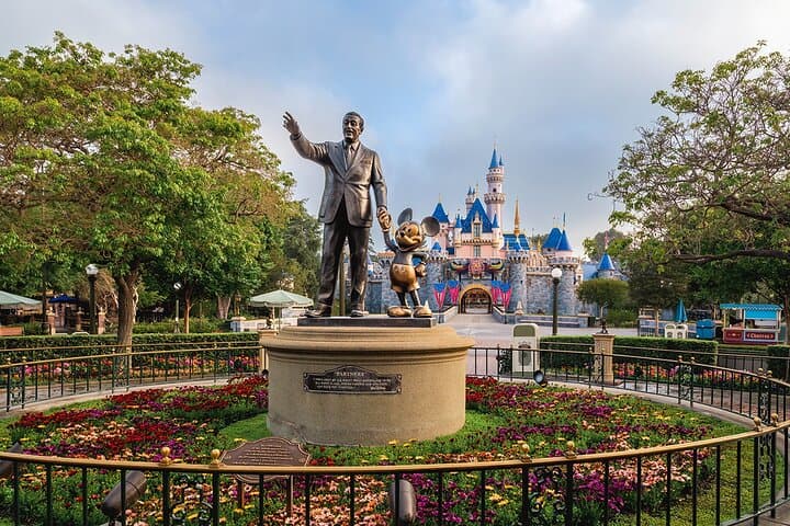 Disneyland Resort Tickets for California Residents: Plan Reservations, Rules & Tips photo 4