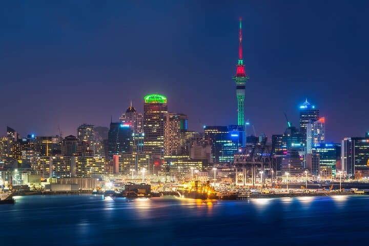 Auckland Golden-Hour Drive: Coastlines, Lookouts & Sunset Views