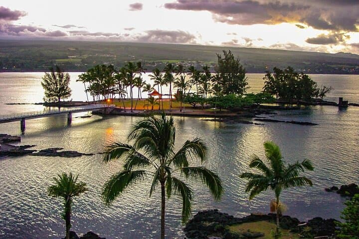 Hilo Volcano and Waterfall Discovery Tour: Kīlauea Views, Rainforest Walks & Local Flavors photo 2