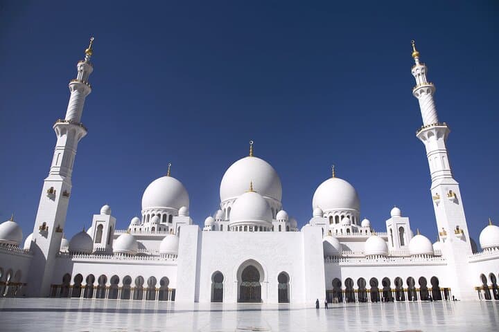 Abu Dhabi Day Tour from Dubai: Sheikh Zayed, Emirates Palace & Corniche photo 2