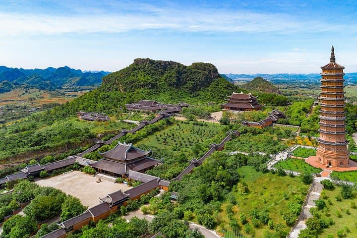 Ninh Binh Luxury Day Tour: Bai Dinh Pagoda, Trang An Boat Trip & Mua Cave photo 3