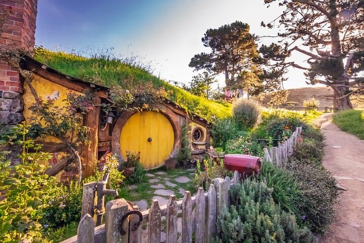 Auckland to Hobbiton Private Tour: Shire Movie Set and Waikato Day Trip