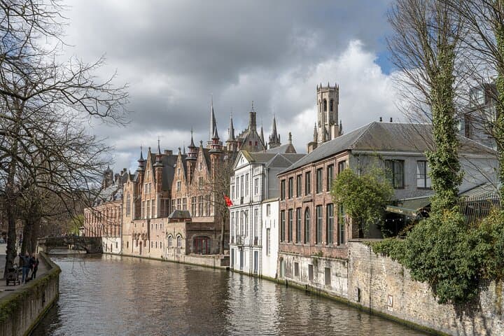 Bruges Guided Walking Tour with Canal Cruise & Chocolate Tasting photo 6