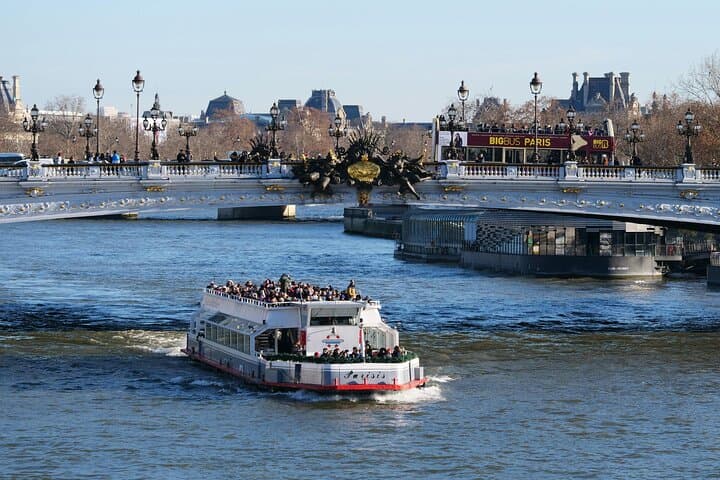 Evening Seine Cruise from Pont Neuf — 1‑Hour Guided River Sightseeing in Paris photo 6