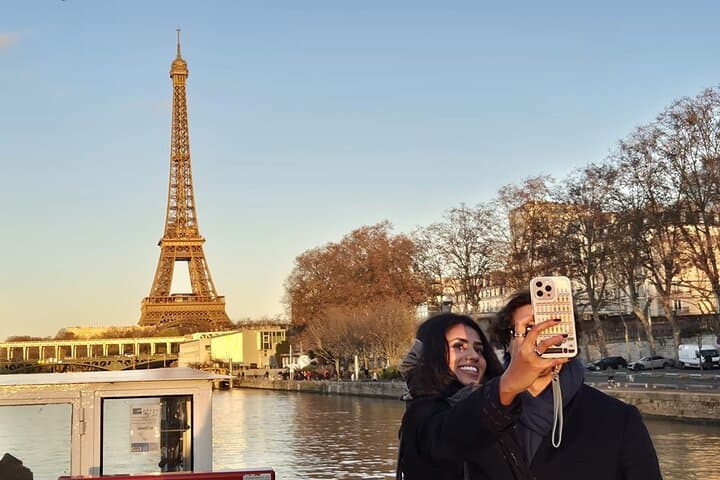 Evening Seine Cruise from Pont Neuf — 1‑Hour Guided River Sightseeing in Paris