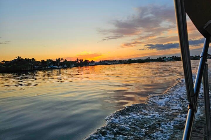 Jupiter Island Sunset Cruise: Celebrity Homes, Wildlife & Historic Lighthouse photo 6