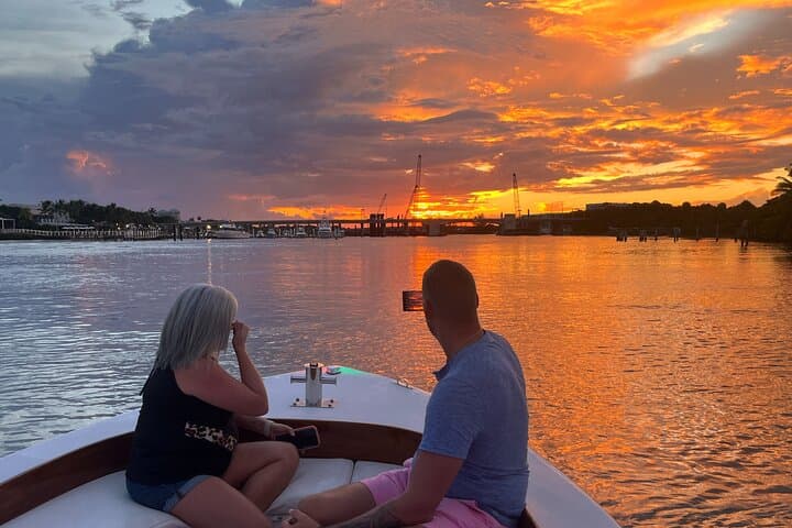 Jupiter Island Sunset Cruise: Celebrity Homes, Wildlife & Historic Lighthouse photo 3
