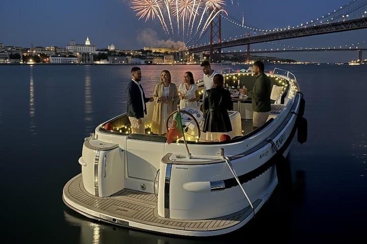 Lisbon New Year's Eve Private Boat: Open-Bar Tagus Midnight Cruise photo 3