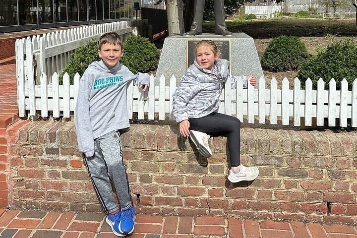 Richmond Puzzling Adventure Scavenger Hunt: Urban Walking Tour Through History