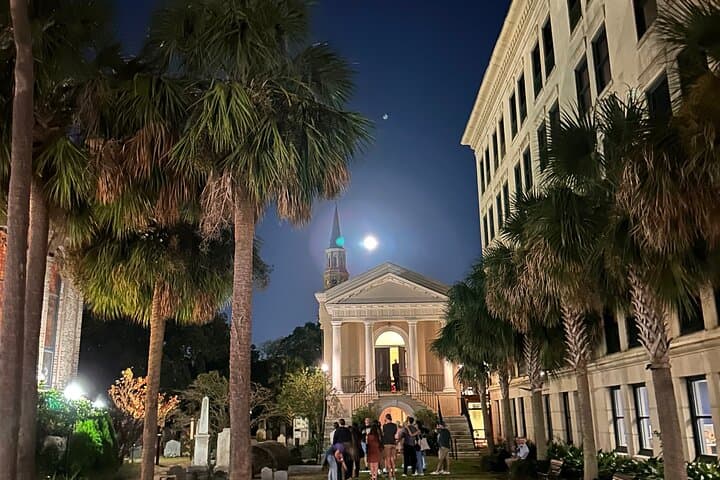 Historic Charleston Walking Tour with Veteran Local Guide photo 2