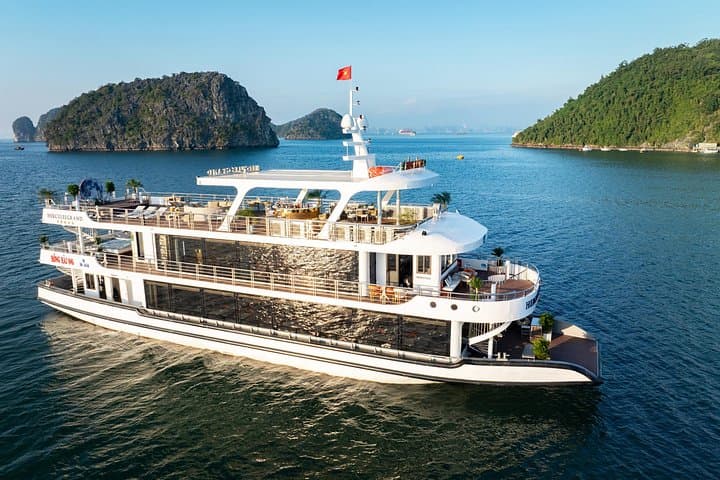 Full-Day Halong Bay Luxury Cruise: Kayak, Swim & Sung Sot Cave photo 1