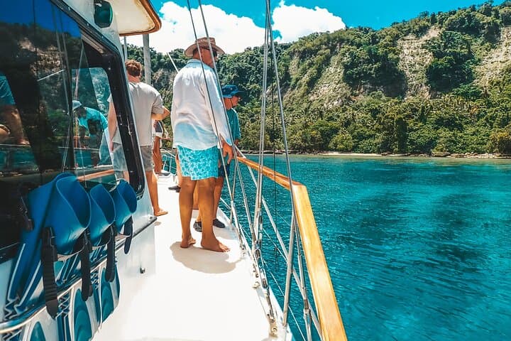 Sailing Major Tom: Efate Day Cruise, Snorkeling & BBQ Beach Market