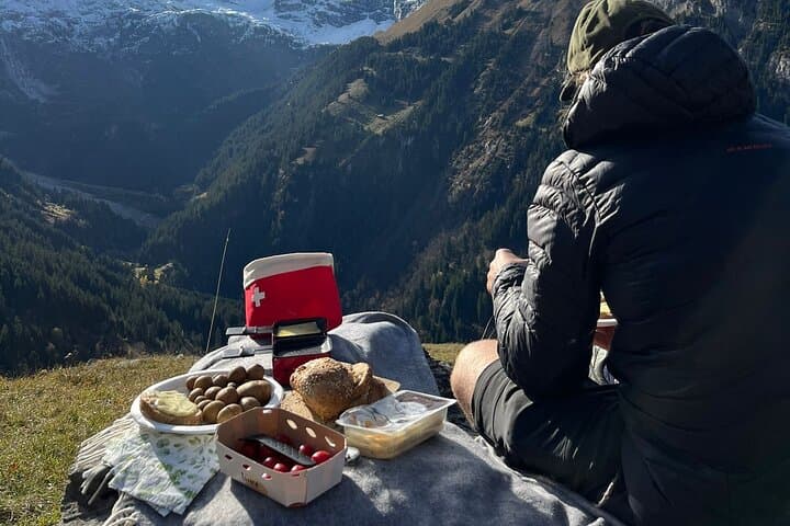 Mürren Snowshoe & Raclette Adventure: Alpine Trails, Quiet Views, Swiss Picnic photo 3