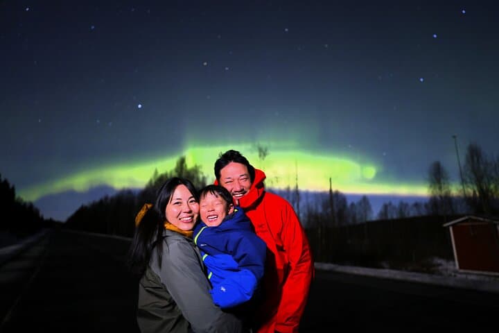Rovaniemi Aurora Photography: Guided Northern Lights Hunt at the Arctic Circle