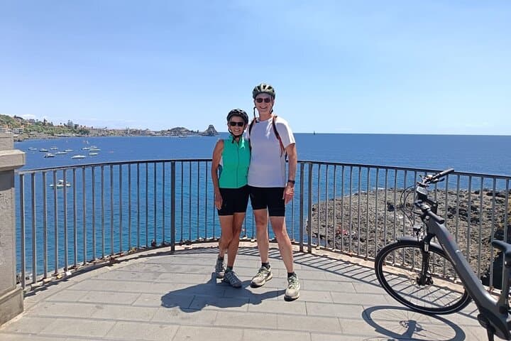 Catania to Aci Trezza Coastal Bike Tour: Norman Castle, Cyclopean Isles & Sea Views