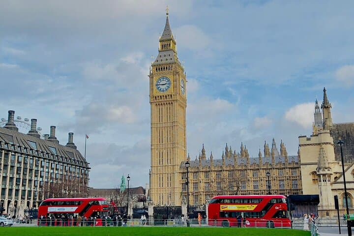 Seamless Private Transfers: LEGOLAND Windsor to Central London photo 6