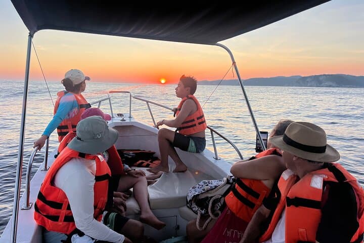 Private Huatulco Sunset Yacht Tour — Dolphins, Mantas & Blue-Flag Beaches photo 3