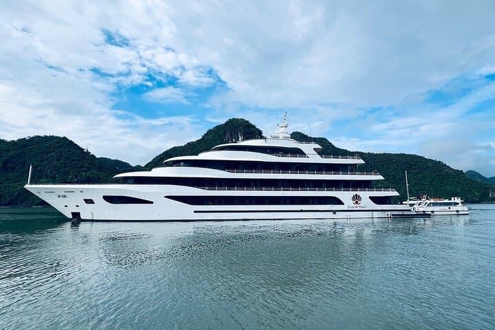 Luxury Ha Long & Lan Ha Bay 2D1N Cruise with Private Balcony and Kayaking photo 6