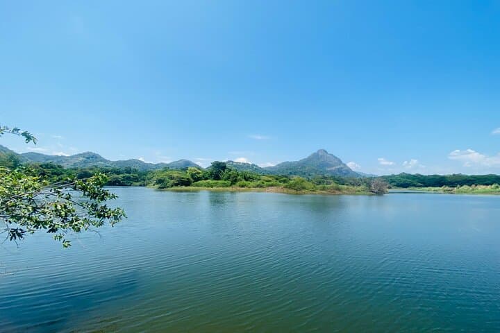 Arangala Rock 3-Day Hike, Summit Camp & Private Villa by Bowatenna Reservoir photo 2