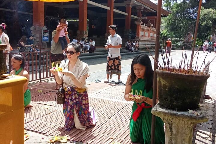 Full-Day Ubud Private Guided Tour — Monkey Forest, Tegalalang & Tirta Empul photo 4