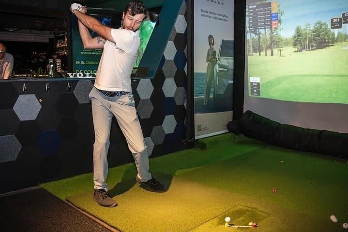 Bogotá Rooftop Golf and Sekushi Sky Sushi Experience photo 4