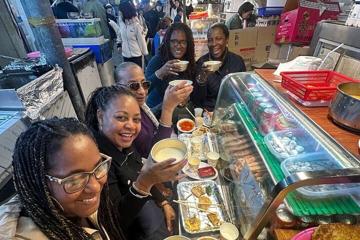 Seoul Markets Walking Tour: Dongmyo Flea Market & Gwangjang Street Food Experience photo 4