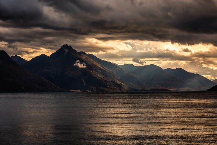 Queenstown After Dark: Private Skyline and Lakeside Night Tour photo 4