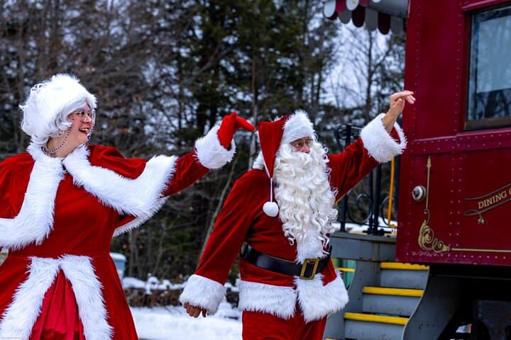Santa Express Train First Class: A Festive Ride Along the Pemigewasset photo 3
