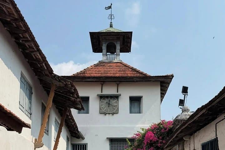 Tuk Tuk Through Time: Fort Kochi's Historical Sights & Local Flavors photo 4