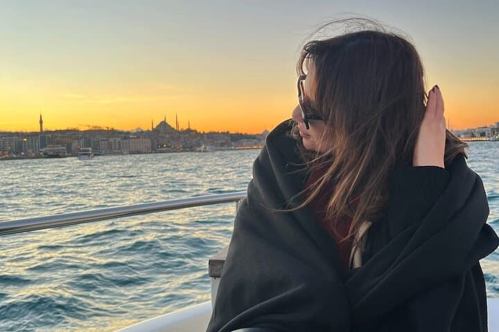 Bosphorus Sunset Yacht Cruise with Wine — Istanbul Luxury Evening Tour photo 4