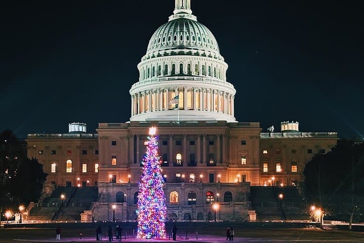 Moonlit Monuments: Washington DC Holiday Lights Night Tour photo 4
