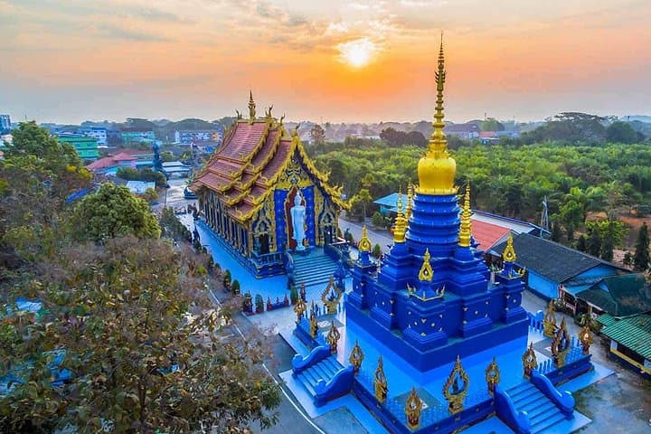 Chiang Rai Day Tour: White Temple, Blue Temple & Baan Dam (Black House)