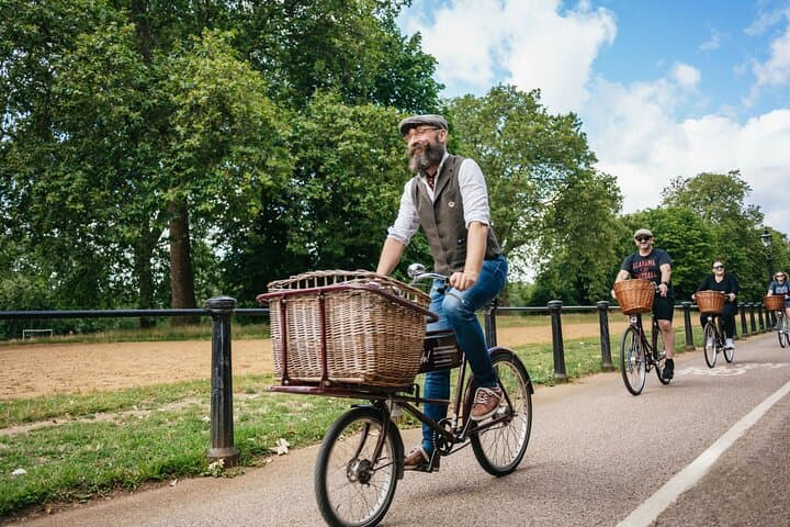Private Royal London Bike Tour with Pub & Street Art photo 3