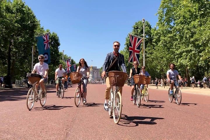Private Royal London Bike Tour with Pub & Street Art photo 1