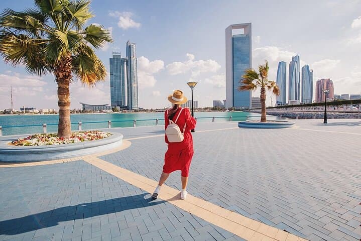 Abu Dhabi in a Day: Full-Day Guided Tour of Top Landmarks with Transfers