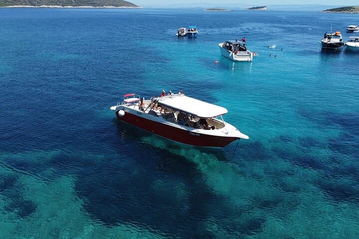 Private Land-and-Sea Speed Boat Tour to Soufriere: High-Speed Snorkel & Pitons Visit photo 4