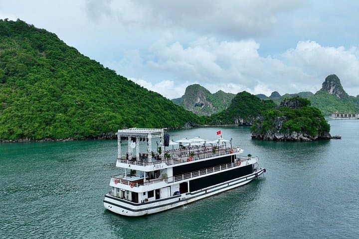 Halong Bay Luxury Day Cruise from Hanoi: Kayaking, Sung Sot Cave & Ti Top photo 3