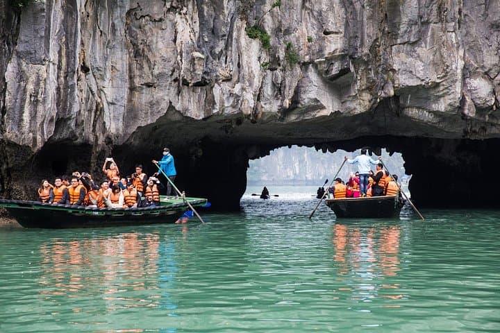 Luxury Ha Long Bay Day Cruise from Hanoi: Kayak, Sung Sot Cave & Jacuzzi photo 4