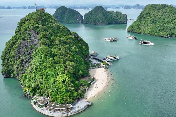 Halong Bay Luxury Day Cruise from Hanoi: Kayaking, Sung Sot Cave & Ti Top photo 4